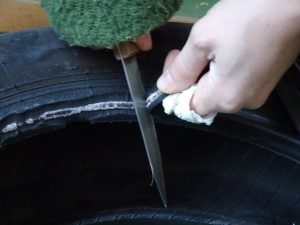Removing Arame from Tyre for Berimbau